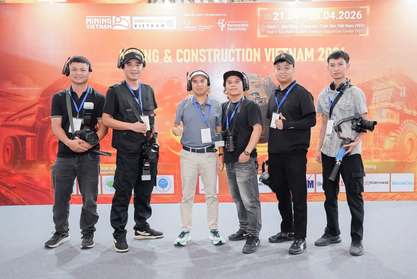 Ekip quay phim sự kiện tác nghiệp