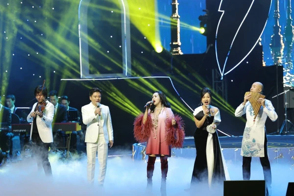 Chụp ảnh liveshow ca nhạc Chuyện của mùa thu
